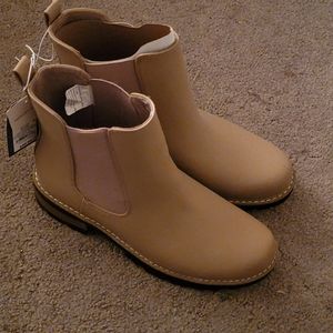 Celena Universal Thread Ankle boots size 9